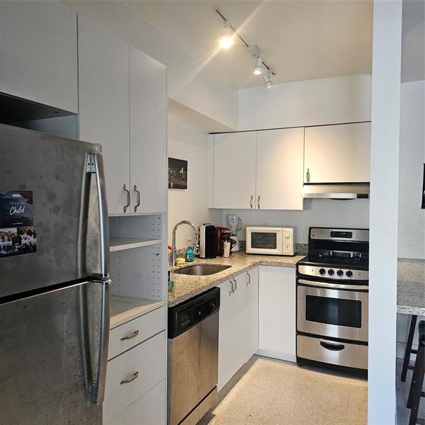 Image 5 of 11 For 1354 Bayview Dr H