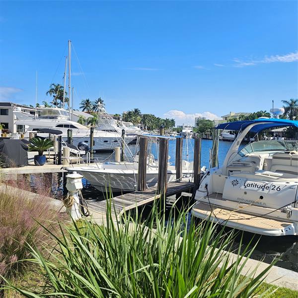 Image 8 of 11 For 1354 Bayview Dr H