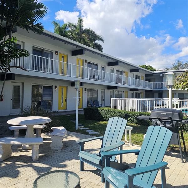 Image 9 of 11 For 1354 Bayview Dr H