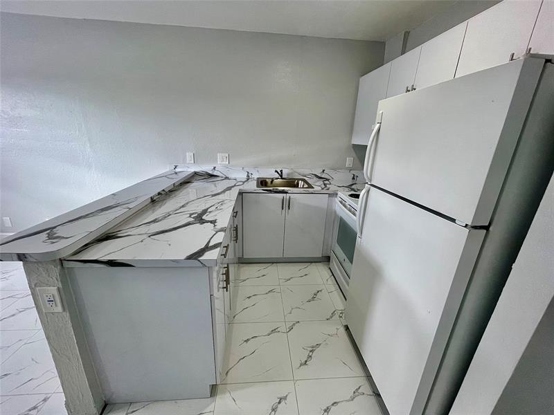 Image 4 of 11 For 874 10th Dr  741-211