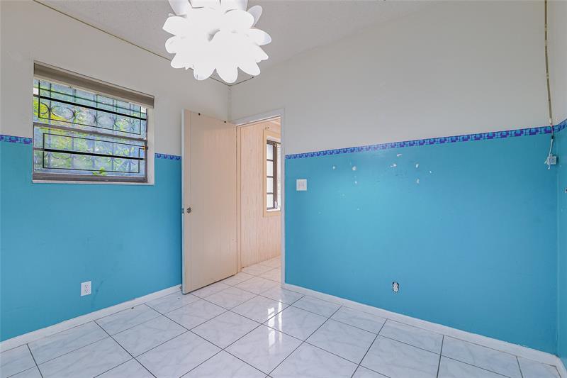 Image 15 of 54 For 5614 Hammock Ln 113