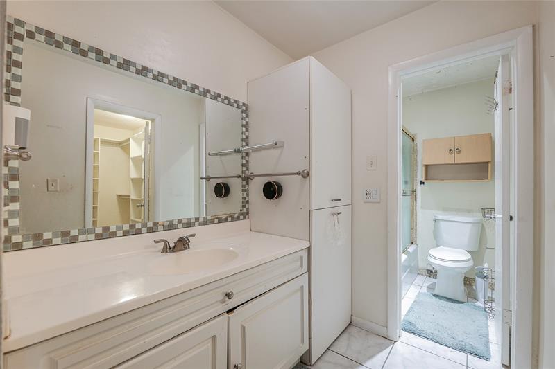 Image 20 of 54 For 5614 Hammock Ln 113