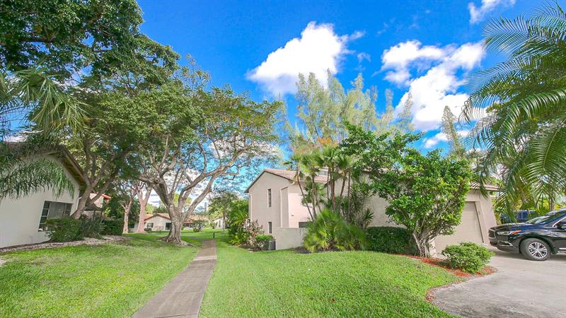 Image 36 of 54 For 5614 Hammock Ln 113