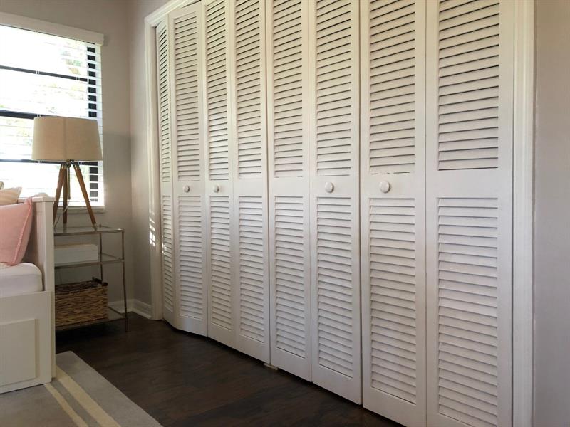 Image 10 of 17 For 4060 Hills Dr  24