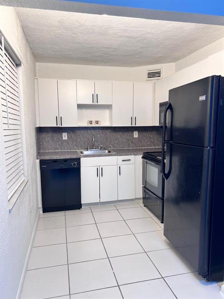 Image 11 of 32 For 740 Burgundy  740