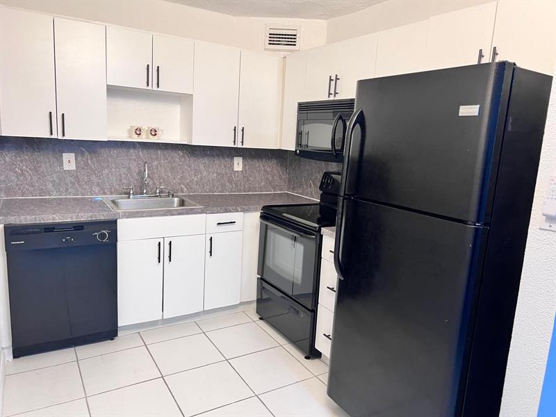 Image 12 of 32 For 740 Burgundy  740