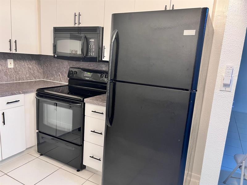 Image 15 of 32 For 740 Burgundy  740