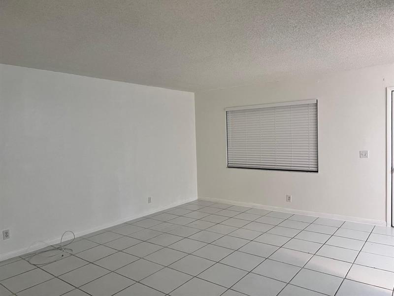 Image 19 of 32 For 740 Burgundy  740