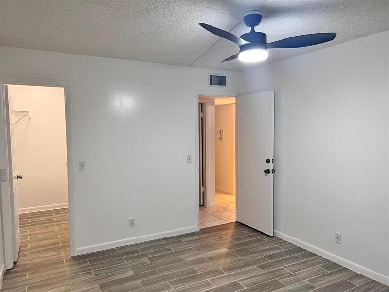 Image 28 of 32 For 740 Burgundy  740