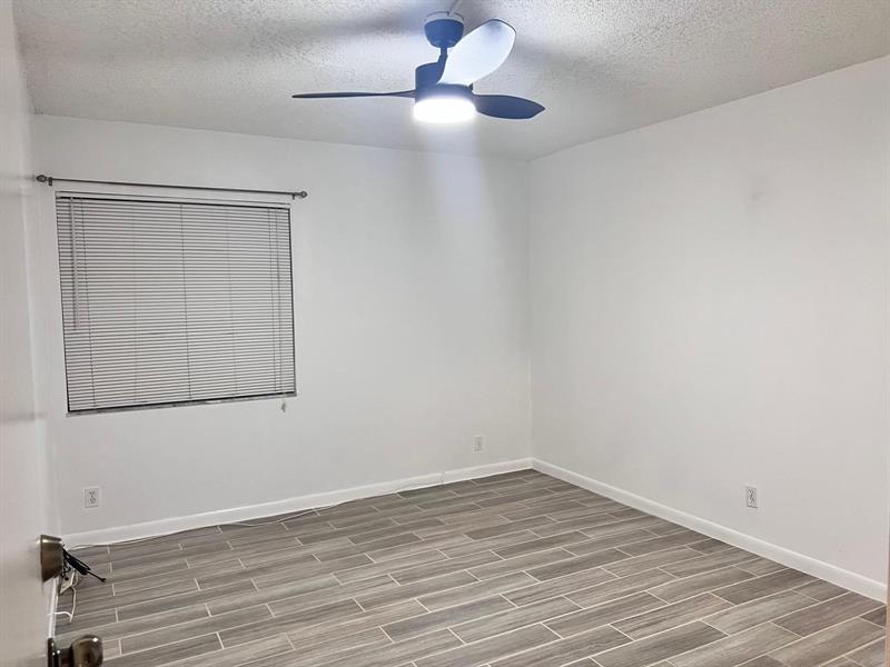 Image 29 of 32 For 740 Burgundy  740