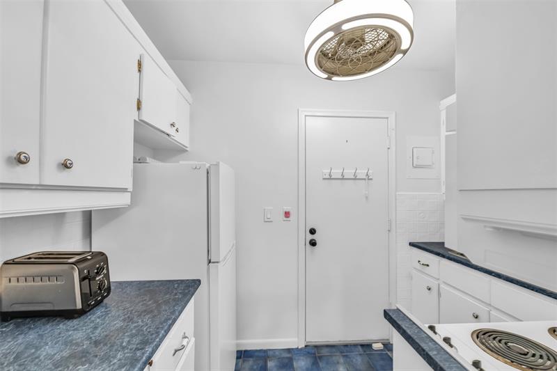 Image 15 of 41 For 6263 19th Ave  1030