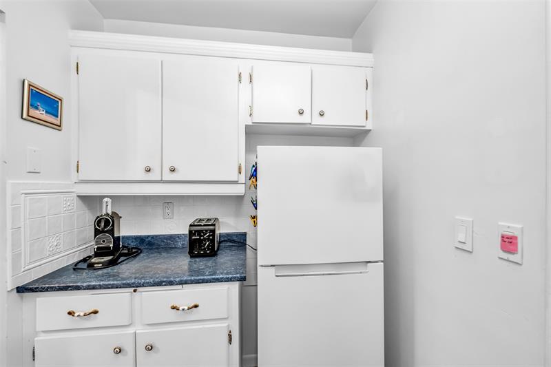 Image 17 of 41 For 6263 19th Ave  1030