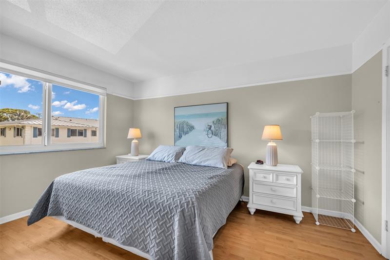 Image 18 of 41 For 6263 19th Ave  1030