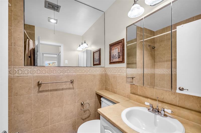 Image 22 of 41 For 6263 19th Ave  1030