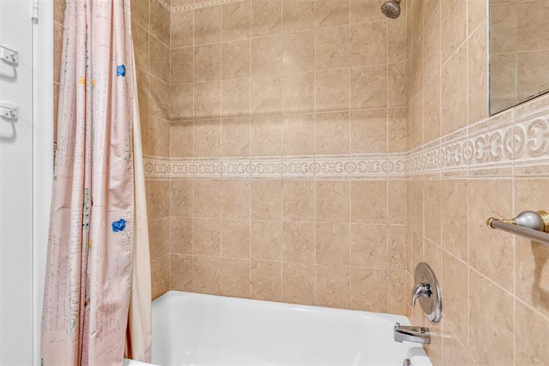 Image 23 of 41 For 6263 19th Ave  1030