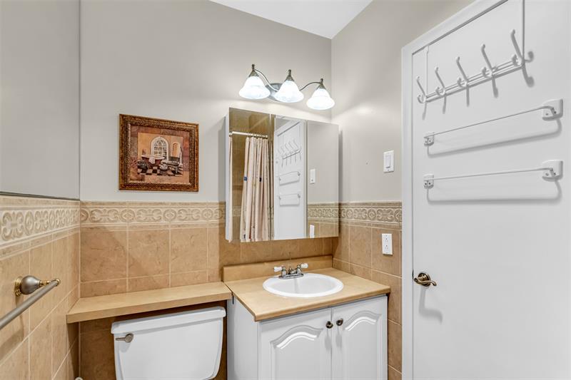 Image 24 of 41 For 6263 19th Ave  1030