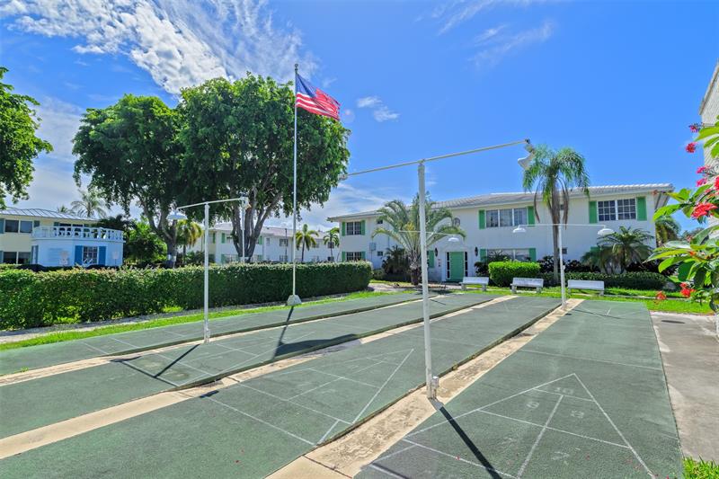 Image 27 of 41 For 6263 19th Ave  1030