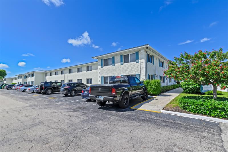 Image 38 of 41 For 6263 19th Ave  1030