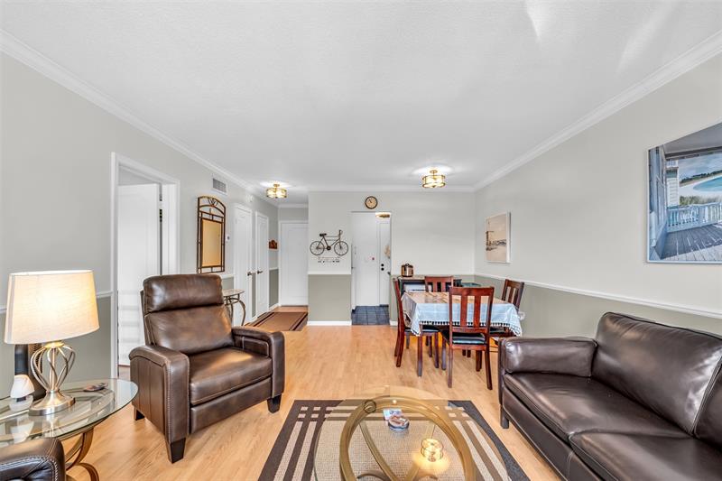 Image 8 of 41 For 6263 19th Ave  1030