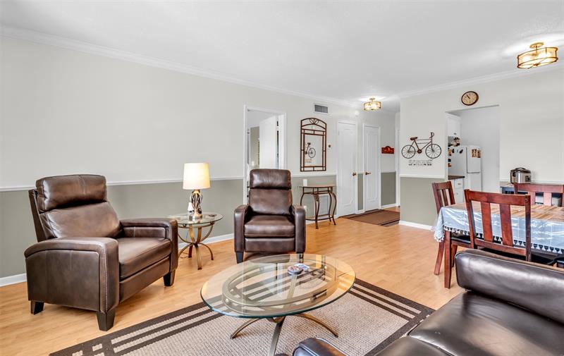 Image 9 of 41 For 6263 19th Ave  1030