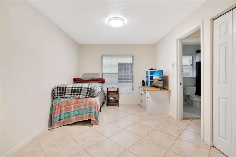 Image 18 of 47 For 1002 Aspri Way