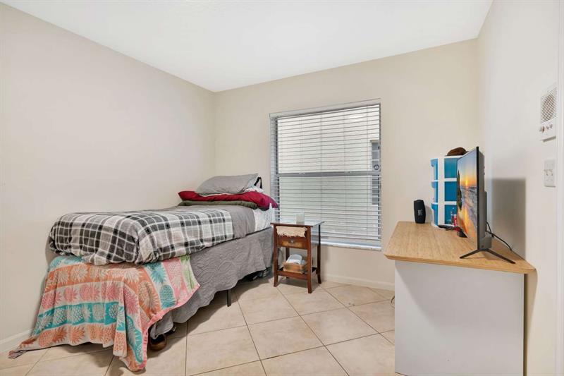 Image 19 of 47 For 1002 Aspri Way