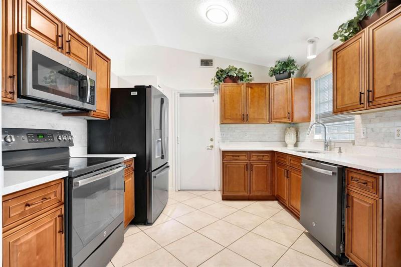 Image 3 of 47 For 1002 Aspri Way