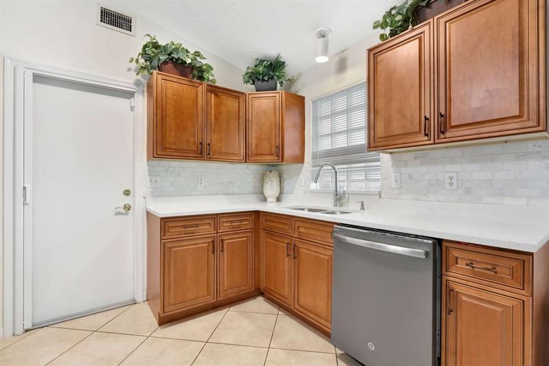 Image 4 of 47 For 1002 Aspri Way