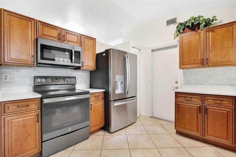 Image 5 of 47 For 1002 Aspri Way