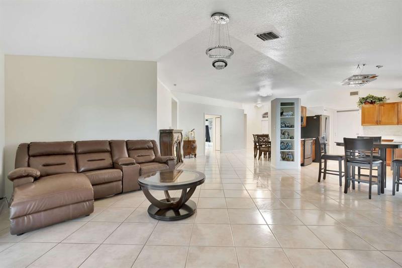 Image 8 of 47 For 1002 Aspri Way