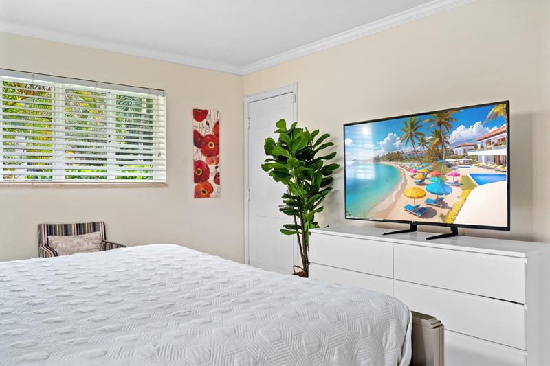 Image 18 of 73 For 2757 14th Ave