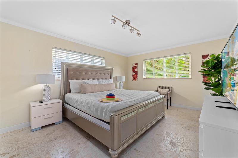 Image 25 of 73 For 2757 14th Ave