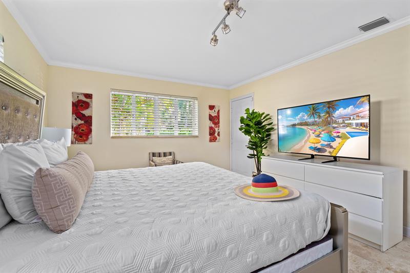 Image 26 of 73 For 2757 14th Ave