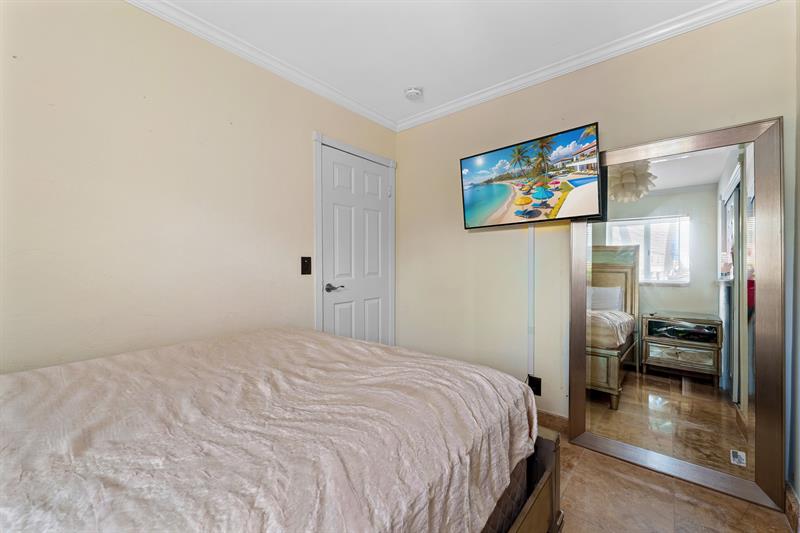 Image 42 of 73 For 2757 14th Ave