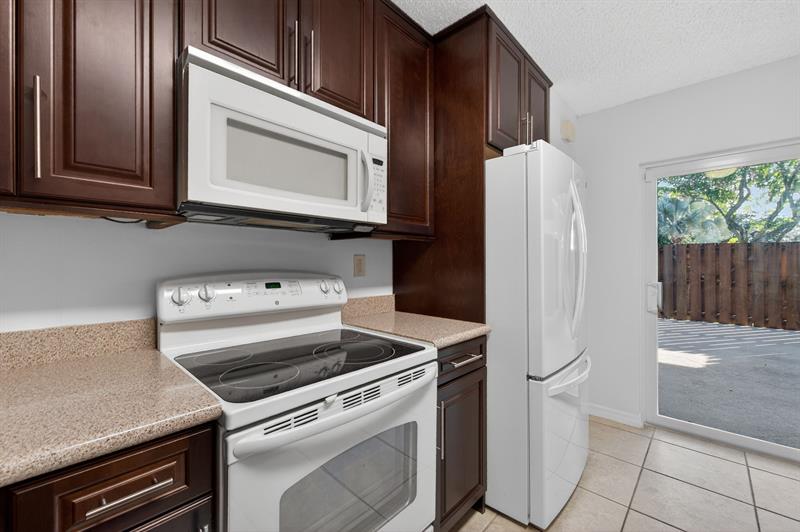 Image 10 of 39 For 9110 22nd Ct D-4