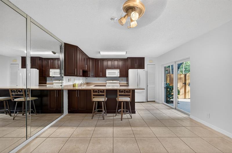 Image 11 of 39 For 9110 22nd Ct D-4