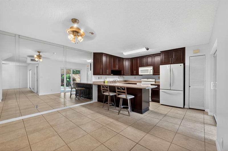 Image 13 of 39 For 9110 22nd Ct D-4