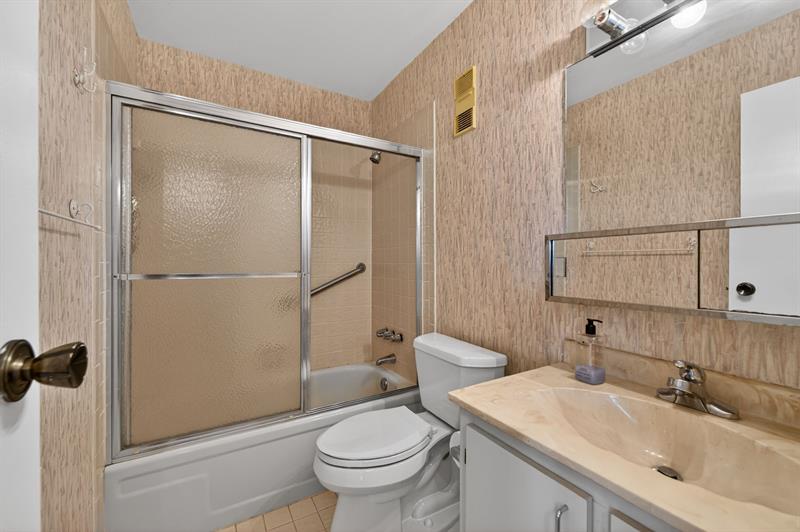 Image 27 of 39 For 9110 22nd Ct D-4