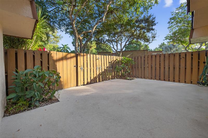 Image 4 of 39 For 9110 22nd Ct D-4