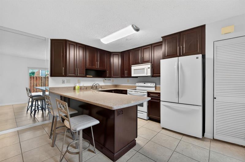 Image 8 of 39 For 9110 22nd Ct D-4