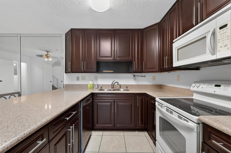 Image 9 of 39 For 9110 22nd Ct D-4