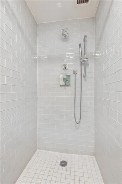 Image 13 of 15 For 3000 Holiday Dr 506