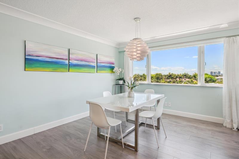 Image 7 of 15 For 3000 Holiday Dr 506