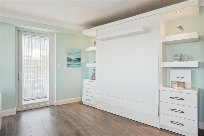 Image 9 of 15 For 3000 Holiday Dr 506