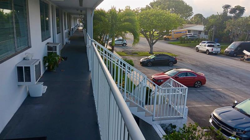 Image 3 of 9 For 2000 51st Ct  203