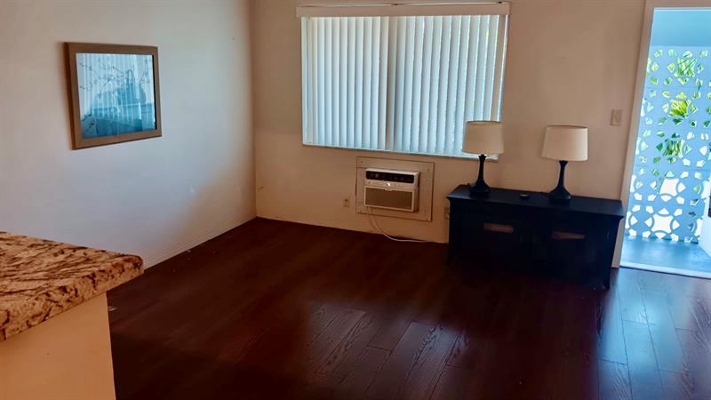 Image 4 of 9 For 2000 51st Ct  203