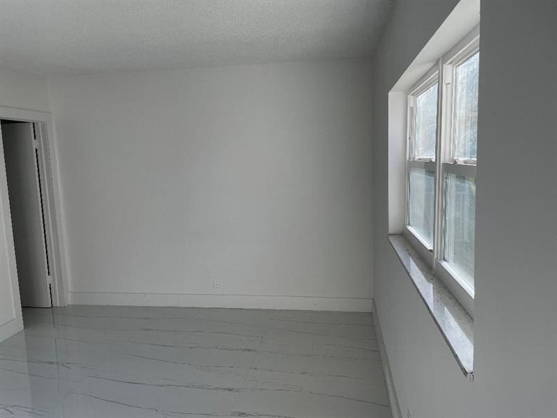 Image 11 of 17 For 7600 4th Pl  207