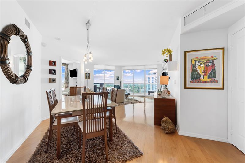 Image 13 of 50 For 347 New River Dr E  1603