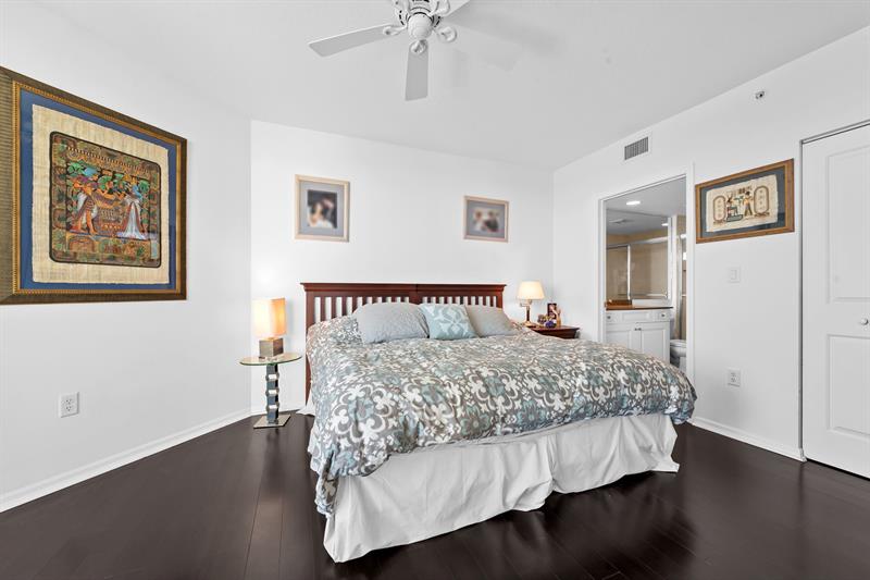 Image 19 of 50 For 347 New River Dr E  1603