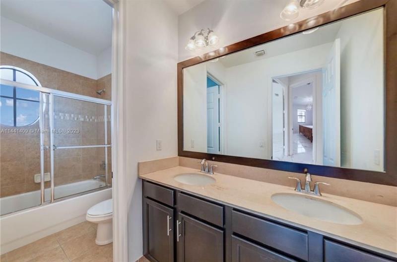 Image 18 of 25 For 8362 39th Ct